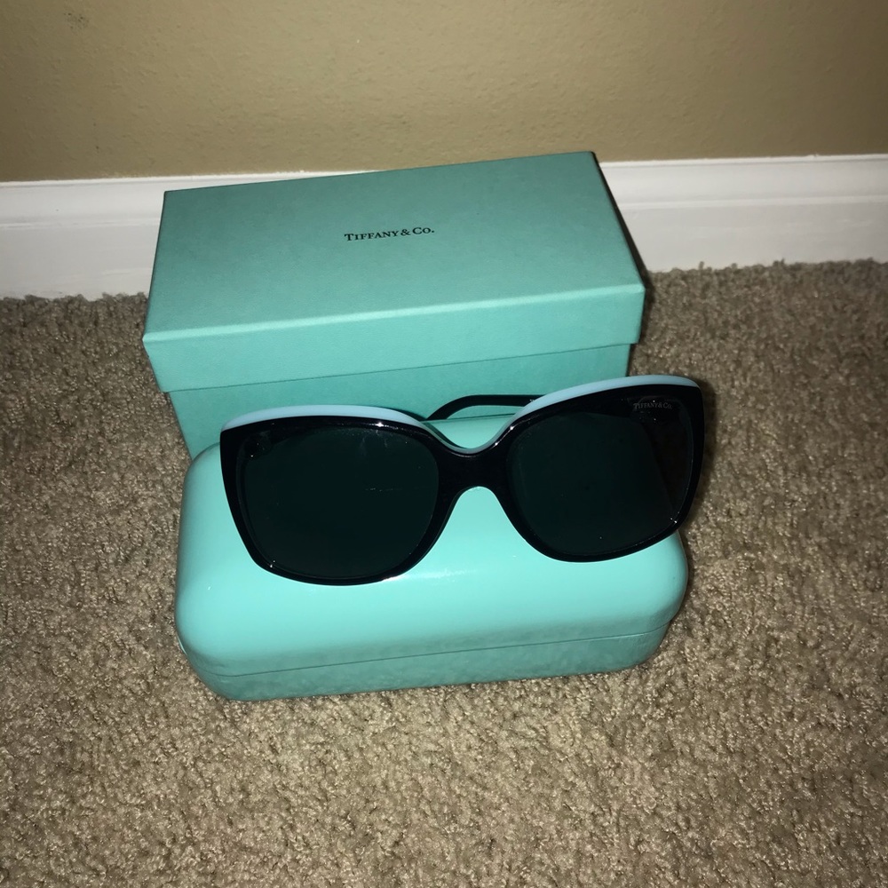 Tiffany & Co. sunglasses 🕶